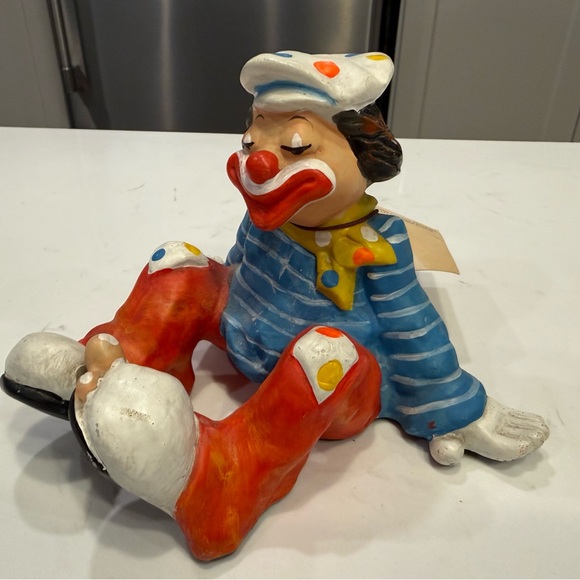 Vintage Annette Little “Here Come the Clowns” Sculpture – Signed - Picture 5 of 9